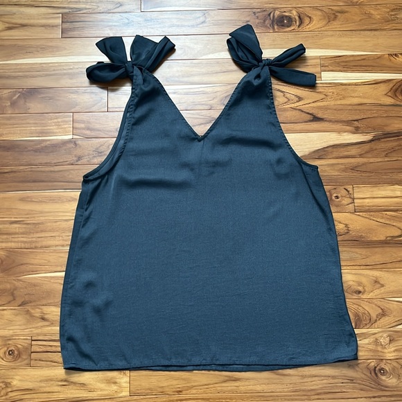Banana Republic grey sleeveless blouse M - Picture 2 of 2